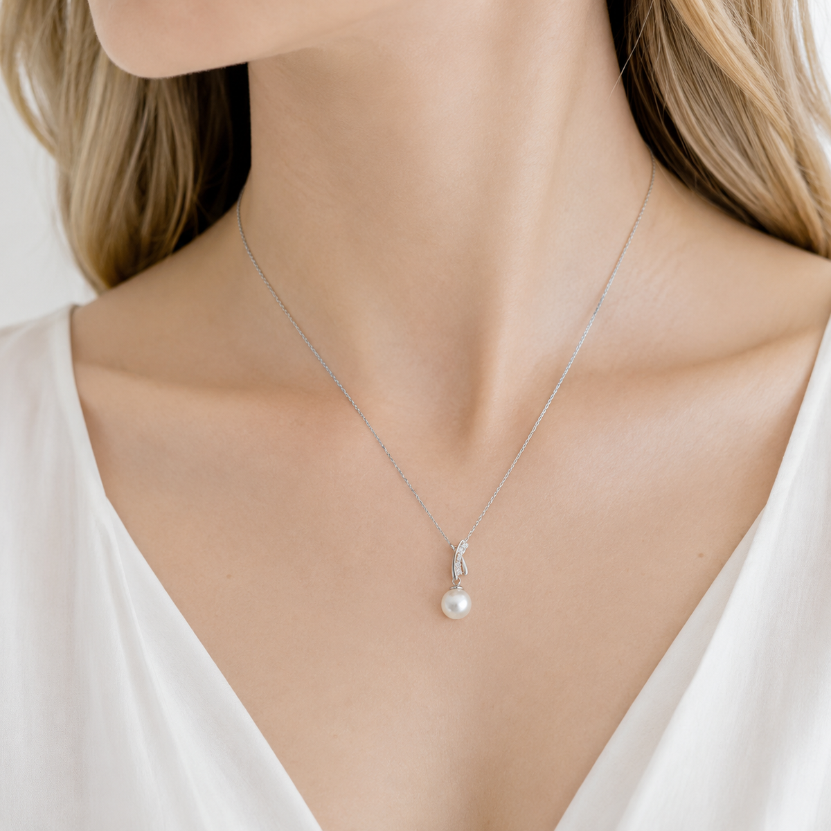 White Night Pendant