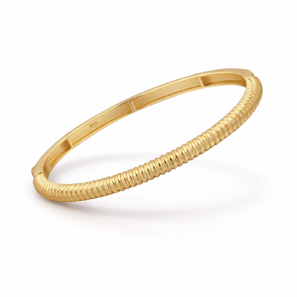 Byzylyk Linea i ngurte ne ngjyre ari me vijezime te imta dhe pjese te pasme te lemuar, pamje e plote | Argjend 925 | Penelope Jewellery