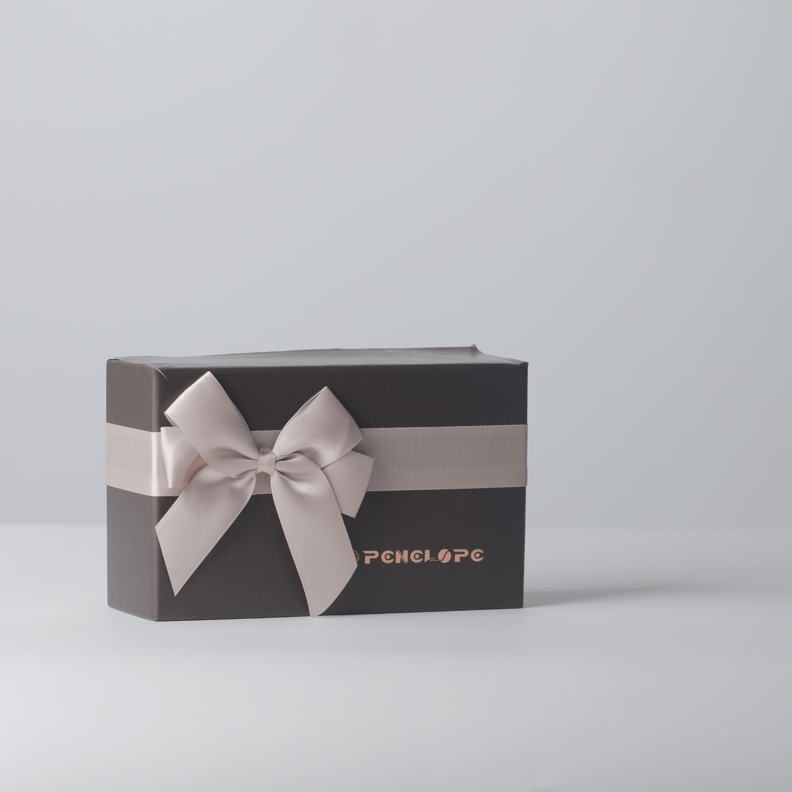 flower-gift-boxflower-gift-box-4766267 - Penelope Jewellery