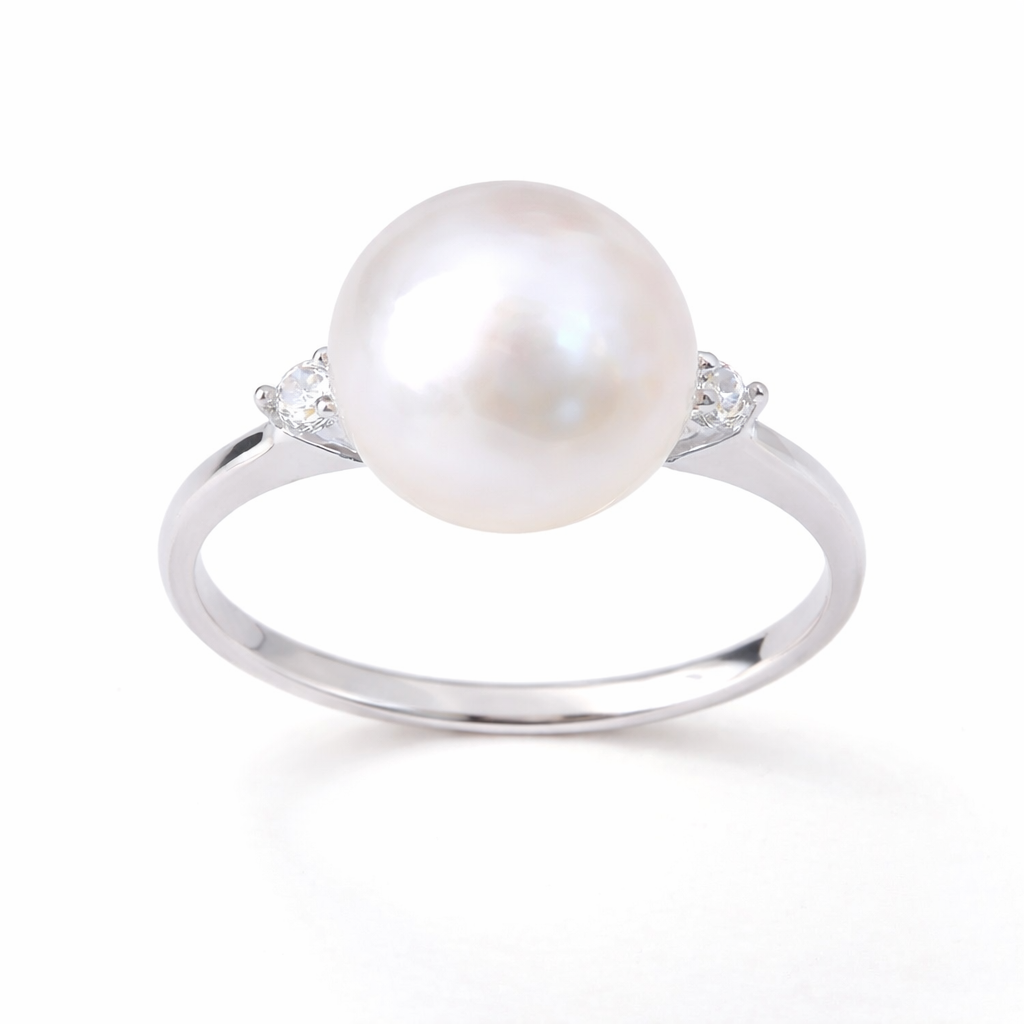 Unaze Blanca Pearl prej argjendi 925, me perle te bardhe ne qender dhe dy zirkone te bardha anash, pamje ballore | Penelope Jewellery