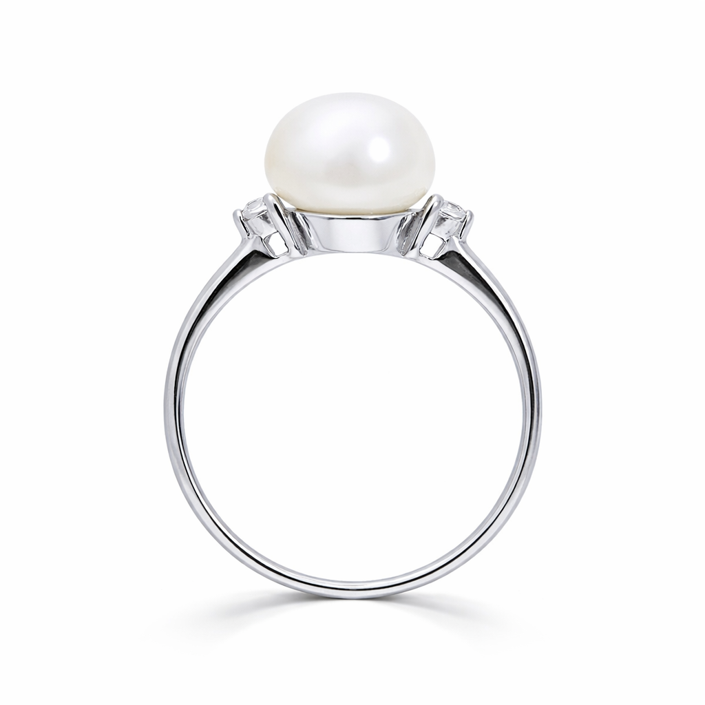 Unaze Blanca Pearl prej argjendi 925, me perle te bardhe dhe zirkone te bardha anash, pamje ne profil ne sfond te bardhe | Penelope Jewellery