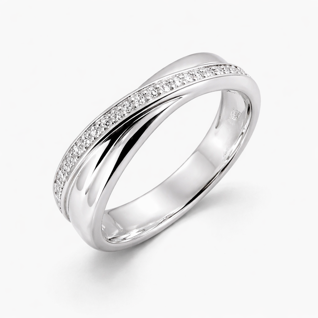 Unaze Dina U4037 prej argjendi 925, me shirita te kryqezuar dhe rresht diagonal zirkonesh te bardha, pamje e ngritur nga kendi | Penelope Jewellery