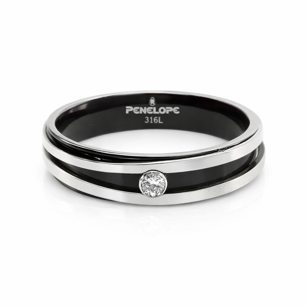 Unaze Duo Elegance ne ngjyre argjendi, me brez te zi dhe zirkon te bardhe rrethor ne qender, pamje mbi sfond te bardhe | Celik | Penelope Jewellery