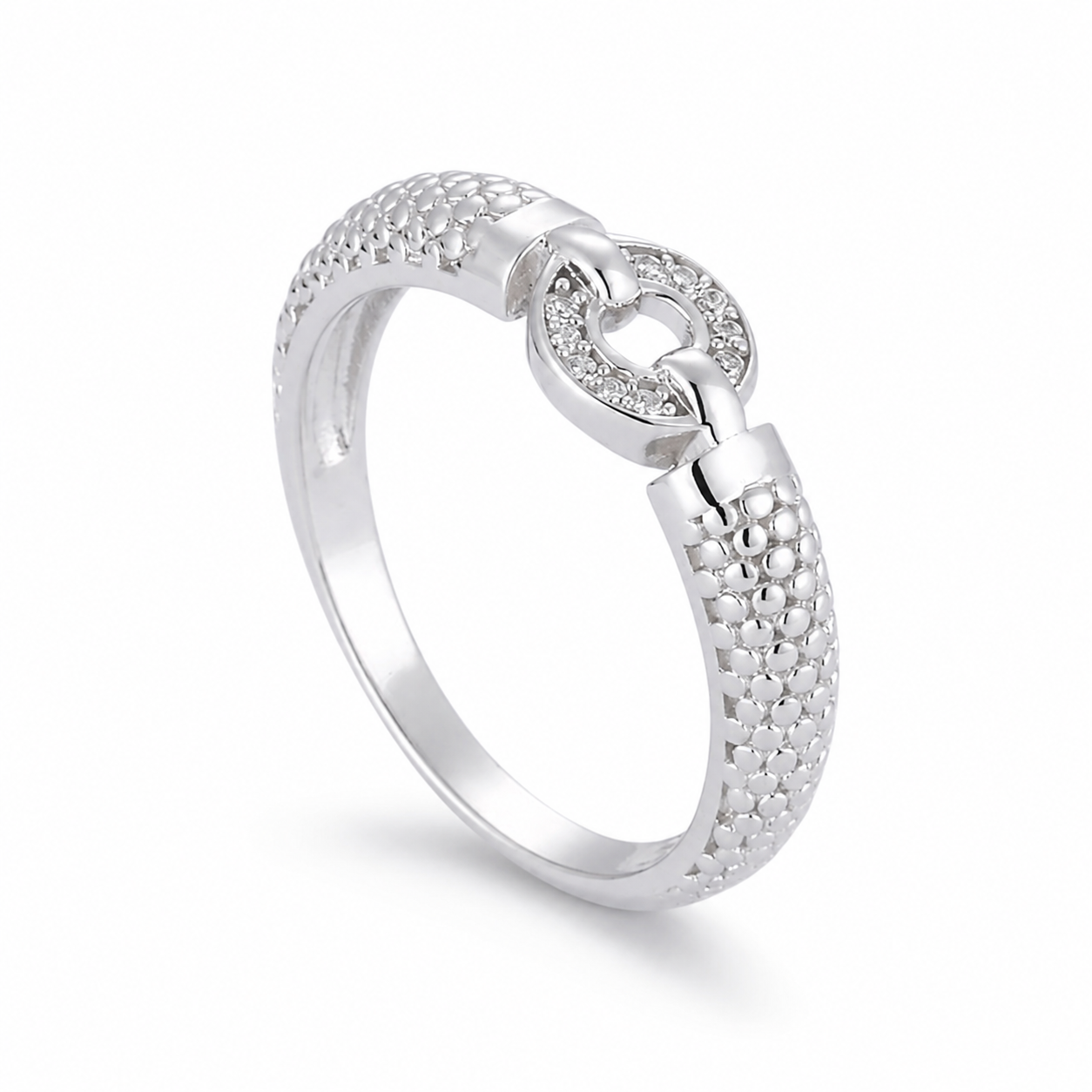 Unaze Livia U4009 me hallke ovale te zbukuruar me zirkone te bardha dhe trup me teksture, pamje e pjerret | Argjend 925 | Penelope Jewellery