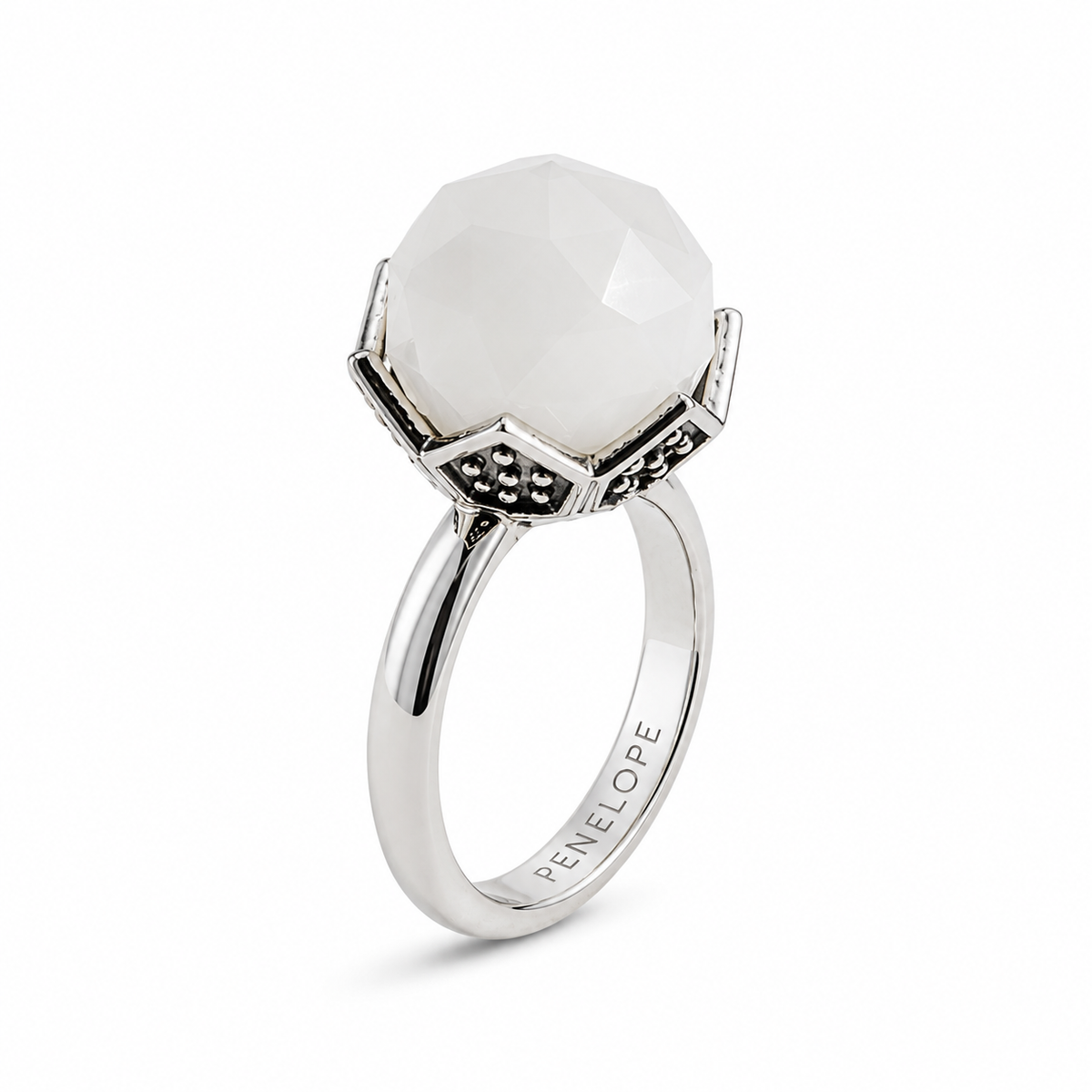 Unaze Luna U3178 prej celiku inox me agat te bardhe te facetuar, kurore dekorative dhe mbishkrim Penelope brenda brezit, ne sfond te bardhe | Penelope Jewellery
