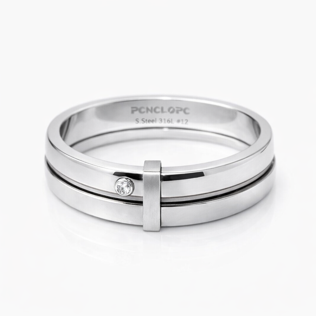 Unaze U2918 me dy breza ngjyre argjendi, nje ure vertikale dhe nje detaj te bardhe te ndritshem, pamje nga afer | Penelope Jewellery