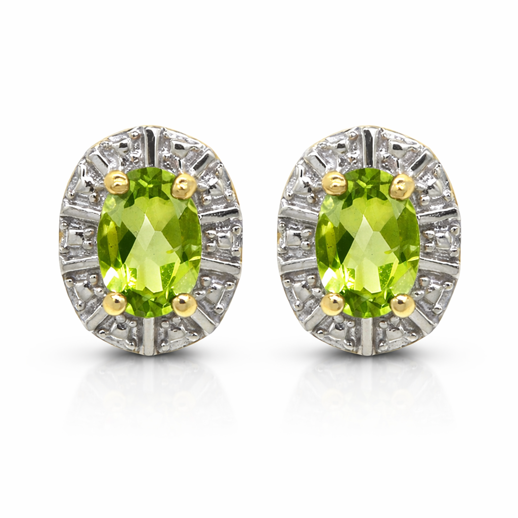 Vathe Peridot V4840 prej argjendi 925, me gure ovale jeshile dhe kornize me detaje te bardha, pamje ballore ne sfond te bardhe | Penelope Jewellery