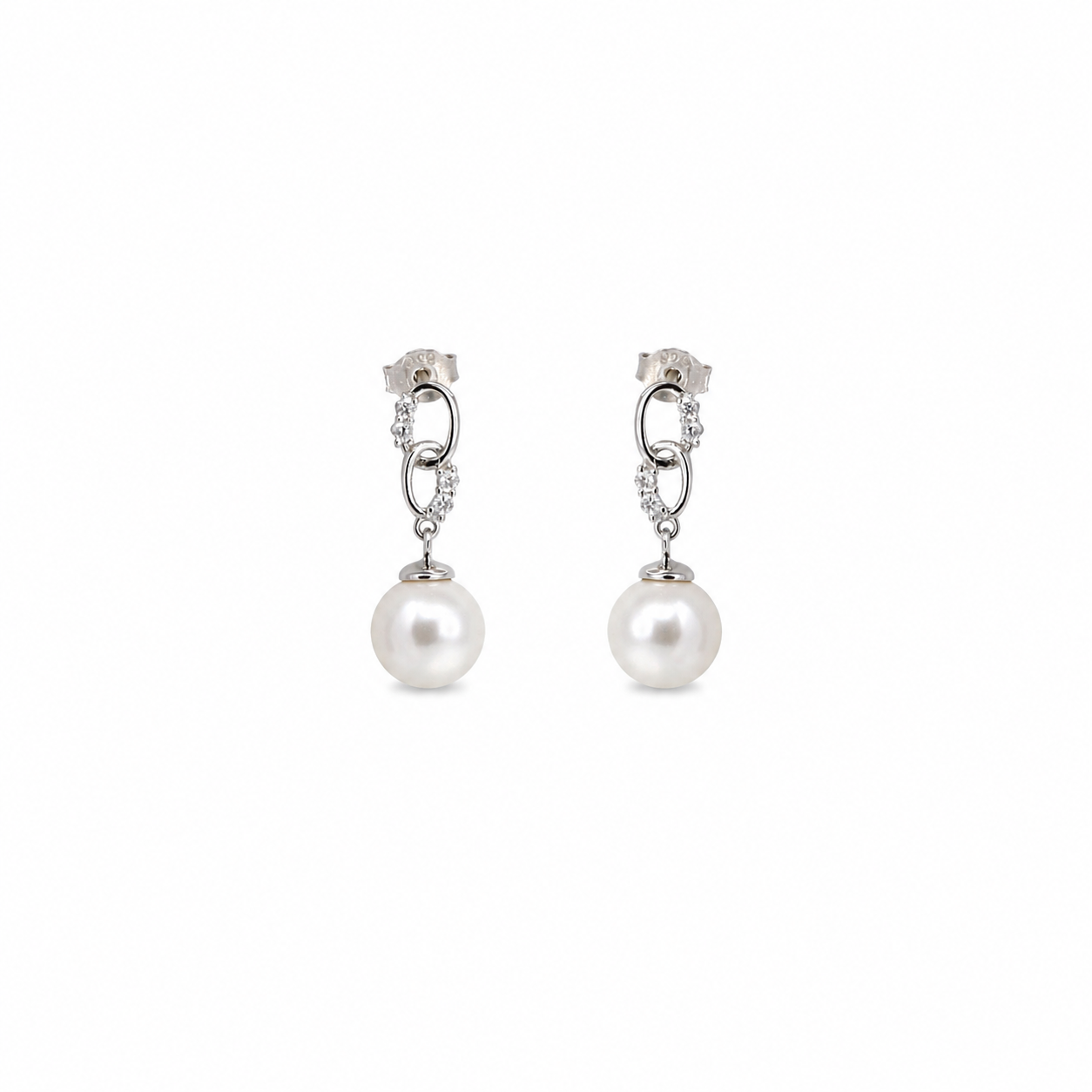 Vathe Risa V3338 me dy hallka ovale te nderlidhura, zirkone dhe perla te bardha, pamje e produktit | Argjend 925 | Penelope Jewellery