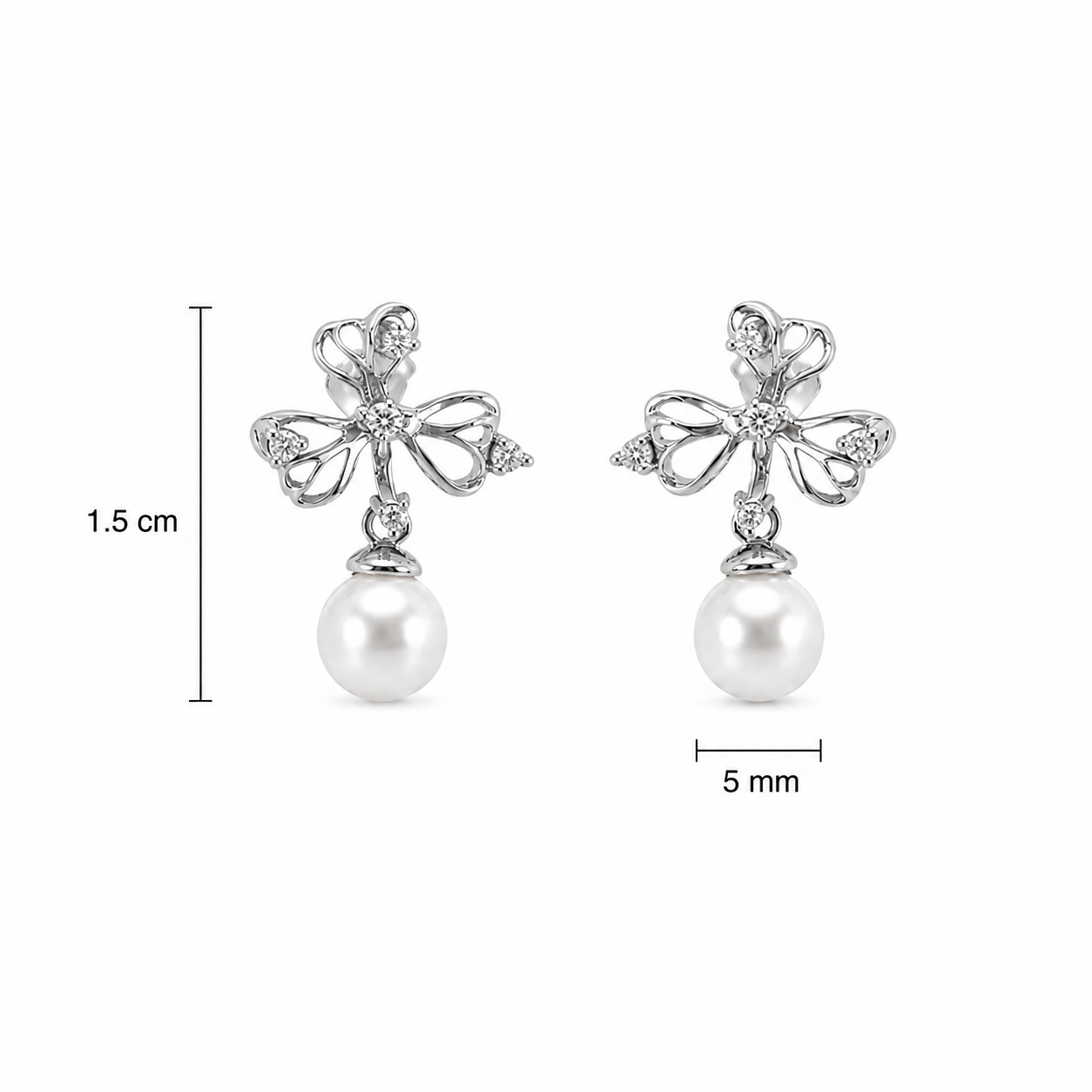 Vathe Mayra V3357 me motiv luleje, zirkone te bardha dhe perla te varura, pamje e produktit | Argjend 925 | Penelope Jewellery