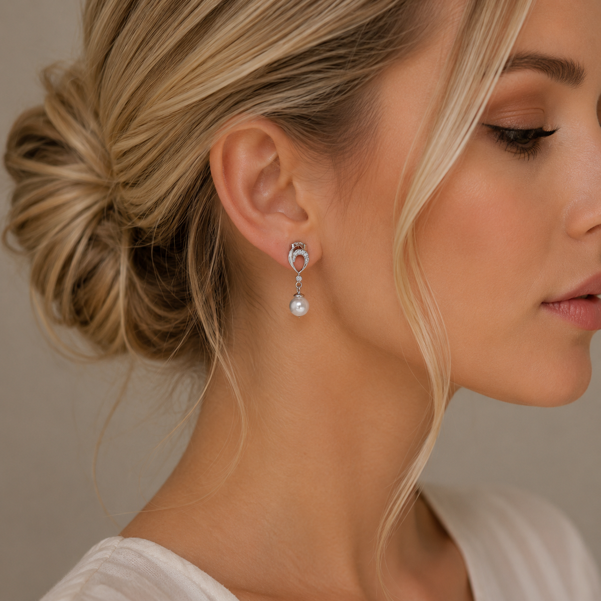 Vath Raindrop V3346 me motiv pike, zirkone dhe perle te bardhe, i vendosur ne vesh | Argjend 925 | Penelope Jewellery