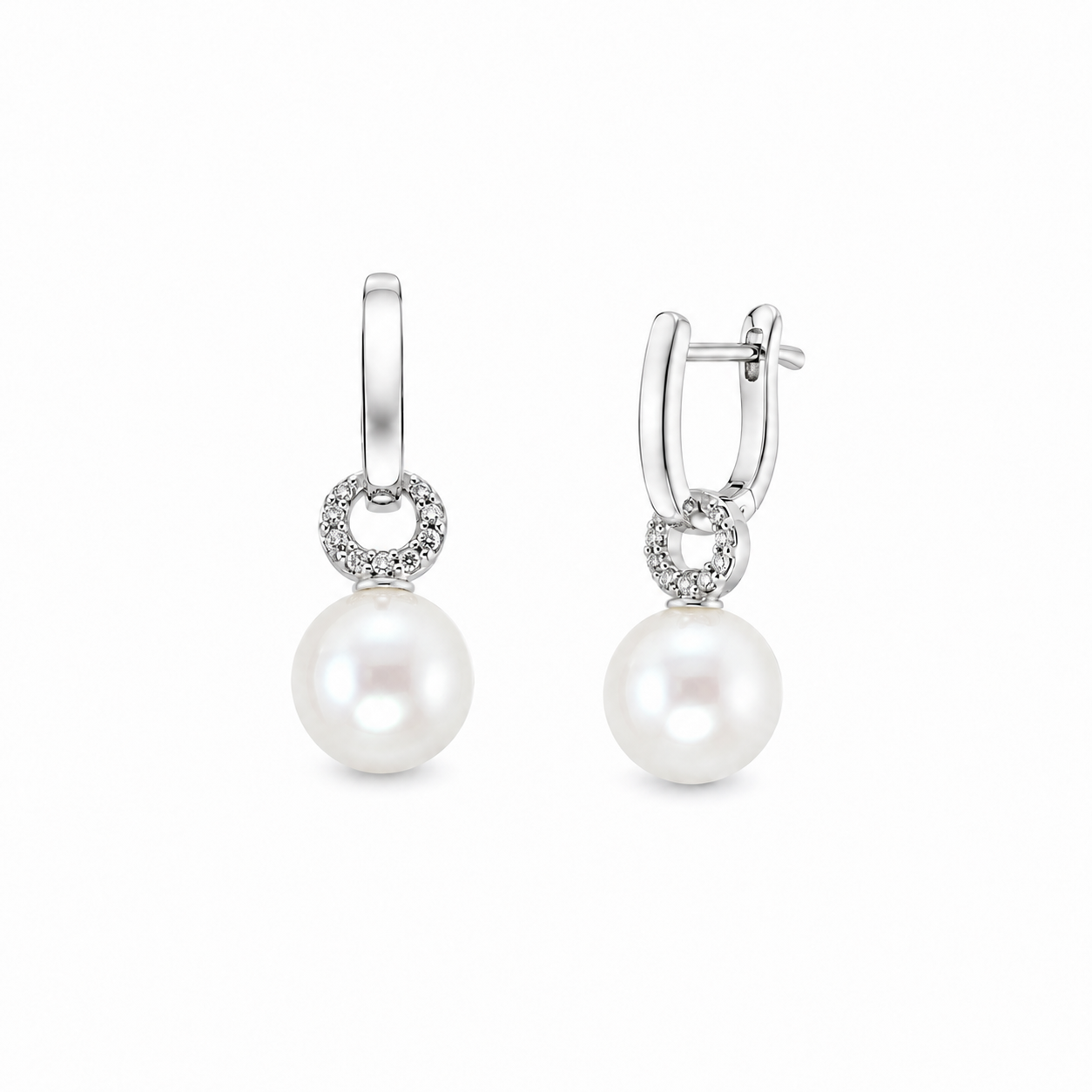 Vathe Lita V3331 me kapese te harkuara, rrathe me zirkone dhe perla te bardha, pamje e produktit | Argjend 925 | Penelope Jewellery