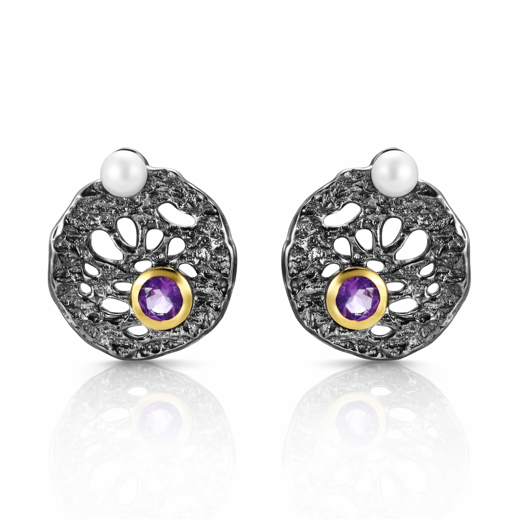 Vathe Serene V5331 prej argjendi 925 me rodium te zi, forme rrethore te hapur, perle te bardhe siper dhe ametist vjollce poshte, pamje ballore | Penelope Jewellery