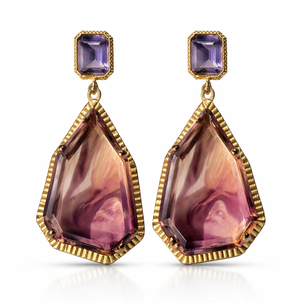 Vathe te varur me gure te vegjel vjollce drejtkendore dhe gure te medhenj roze ne forme shume-kendeshe, me kornize ne ngjyre ari | Penelope Jewellery