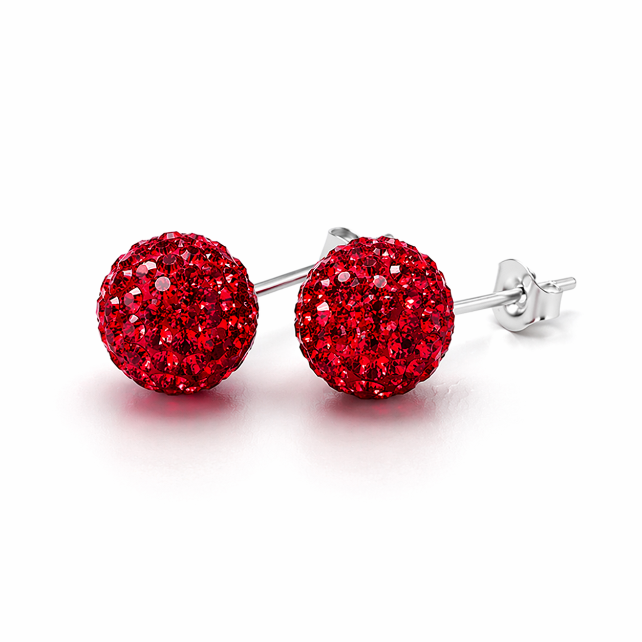 Cift vathesh V2818 prej argjendi 925 me kristale te kuqe ne forme rrethore, te shtrire ne sfond te bardhe | Penelope Jewellery