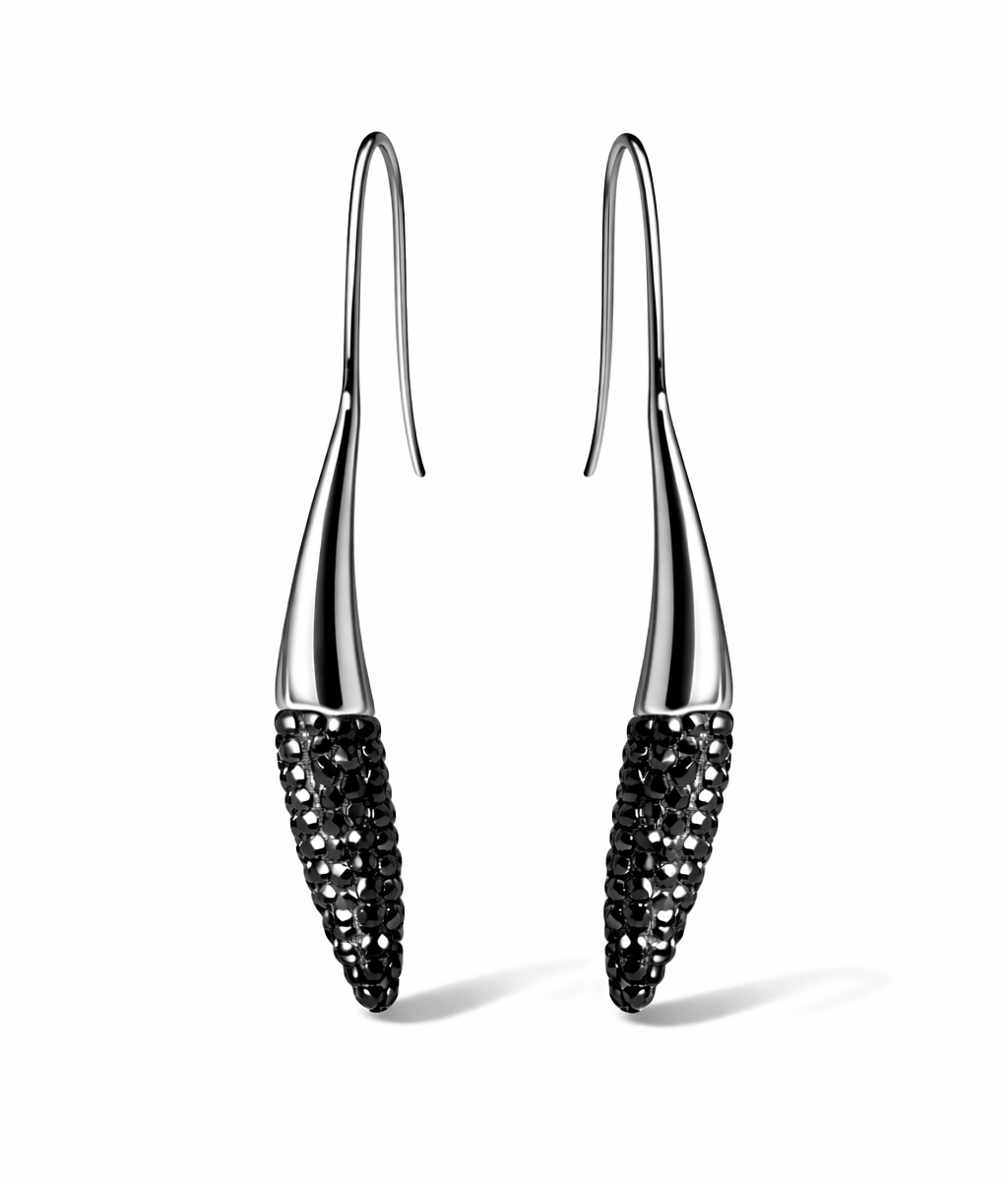 Vathe te gjate V2975 prej argjendi 925 me kristale te zeza Swarovski Elements, forme te holle me maje dhe kapese me grep, pamje nga afer | Penelope Jewellery