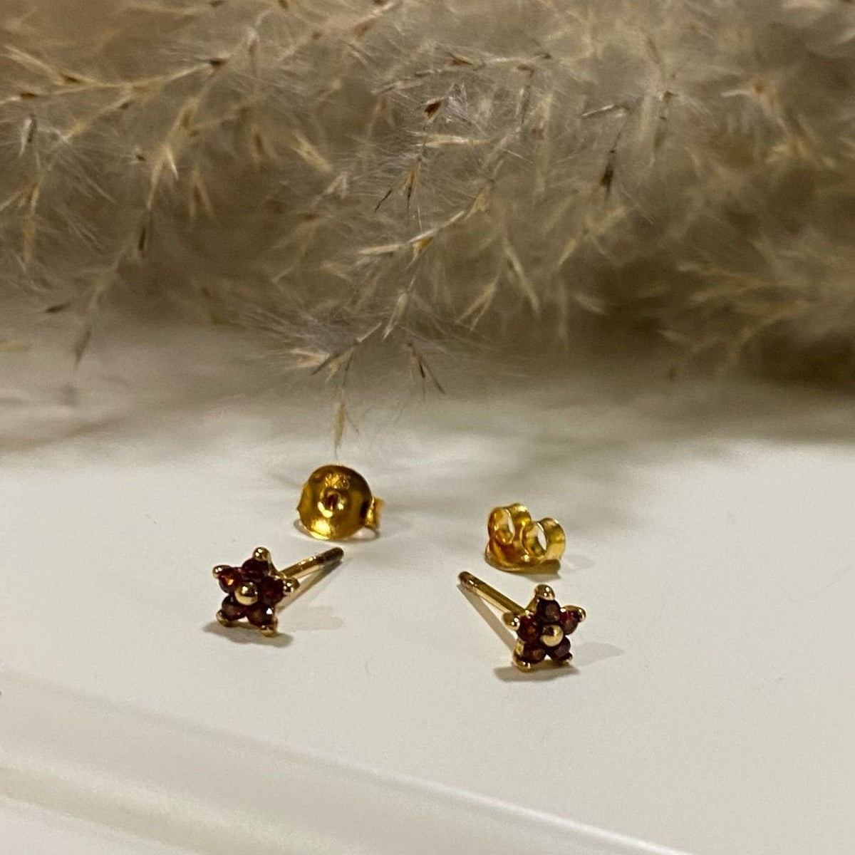 daisy-garnet-gemstonedaisy-garnet-gemstonevathe-3563748 - Penelope Jewellery