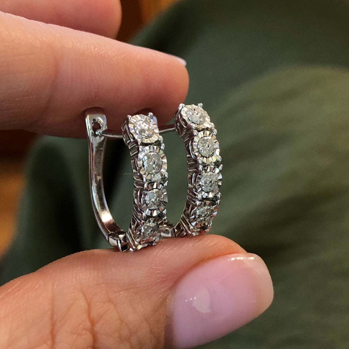 Dhurata, dhurata per femra, vathe, vathe per femra, vathe argjend, gure zircon, vath te lare ne flori, vathe me shkelqim, dhurata per ditelindje, diamant, Penelope Jewellery