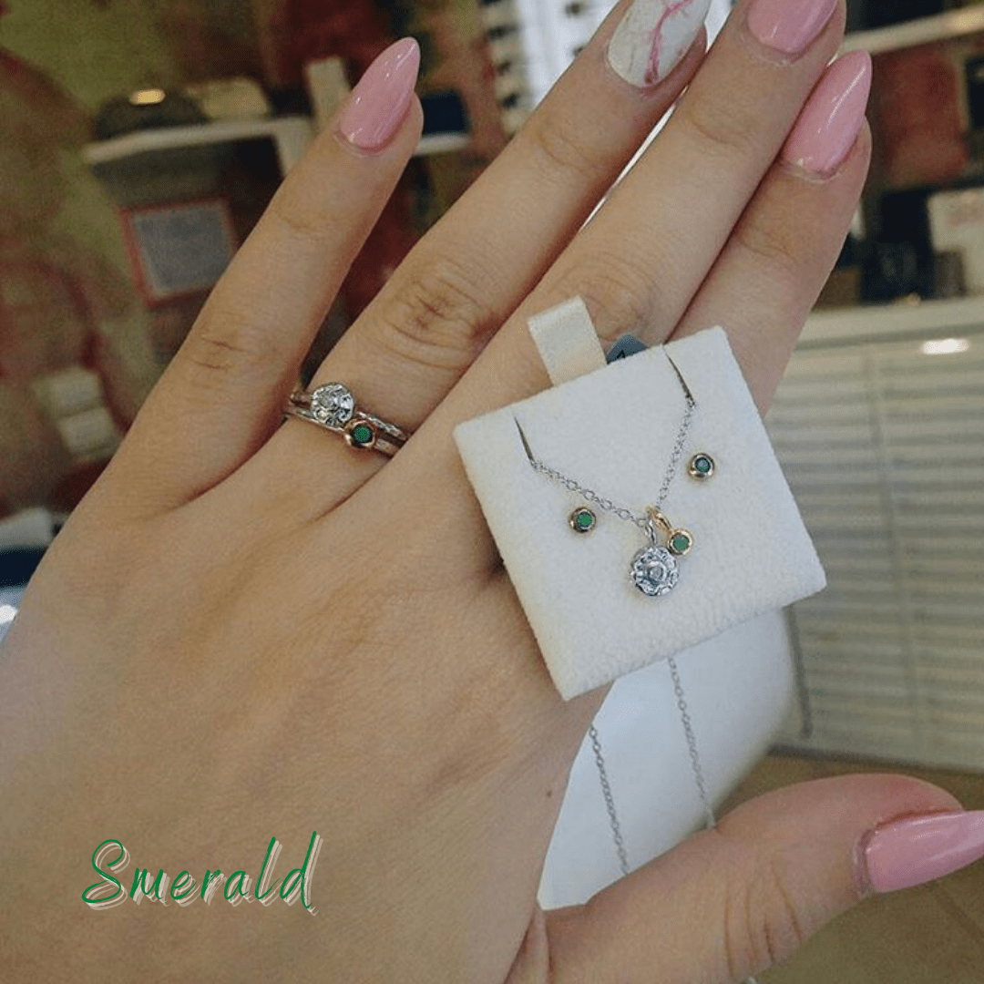 emerald-studsemerald-studsvathe-7089075 - Penelope Jewellery