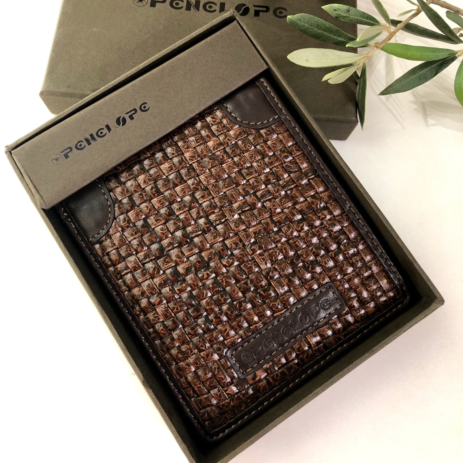 Portofol meshkuj lekure kafe me teksture elegante dhe dizajn premium