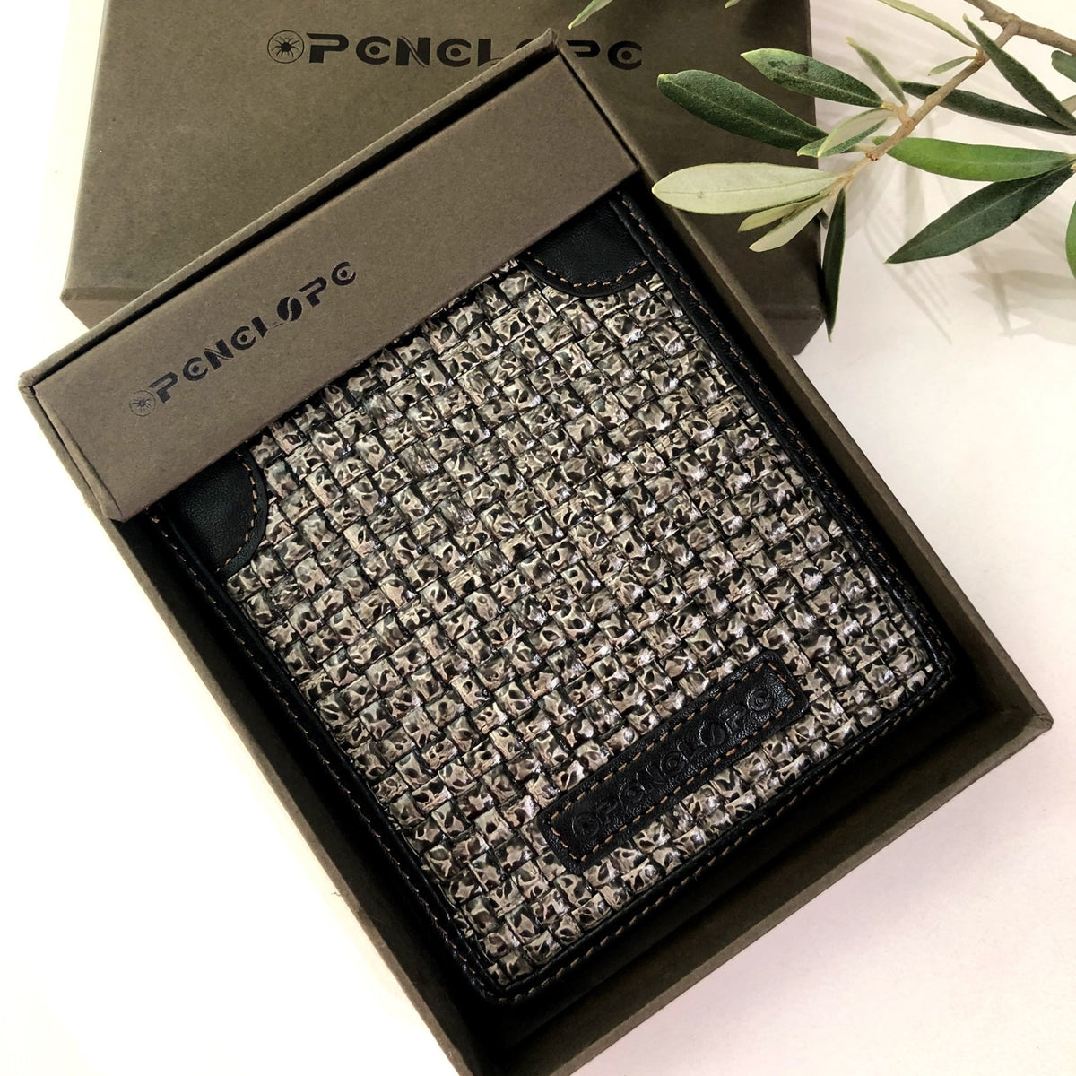 portofol-lekure-me-thurrjeportofol-lekure-me-thurrjeportofol-2725401 - Penelope Jewellery