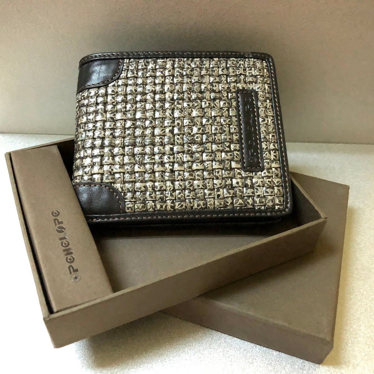 portofol-lekure-me-thurrjeportofol-lekure-me-thurrjeportofol-6521453 - Penelope Jewellery