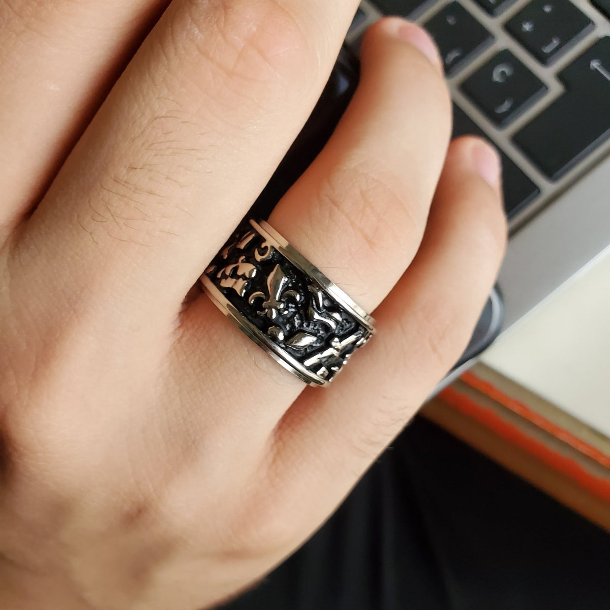 royal-symbols-ringroyal-symbols-ringunaza-7317865 - Penelope Jewellery